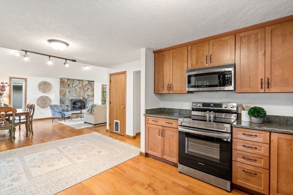 17 Valley Road Sharon, MA 02067 - Photo 13 of 32 Gallery Image 13