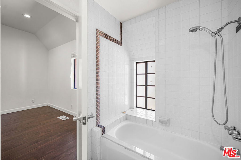 230 Bethany Road, Unit 120 Burbank, CA 91504 - Photo 24 of 34 Gallery Image 24