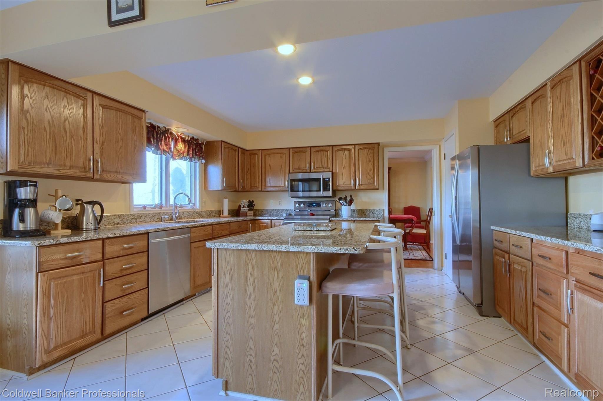 23285 Meridian Road Grosse Ile, MI 48138 - Photo 12 of 53 13-Kitchen.jpg
