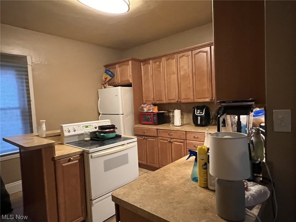 976 Nathaniel Road Cleveland, OH 44110 - Photo 7 of 15 Kitchen with white appliances