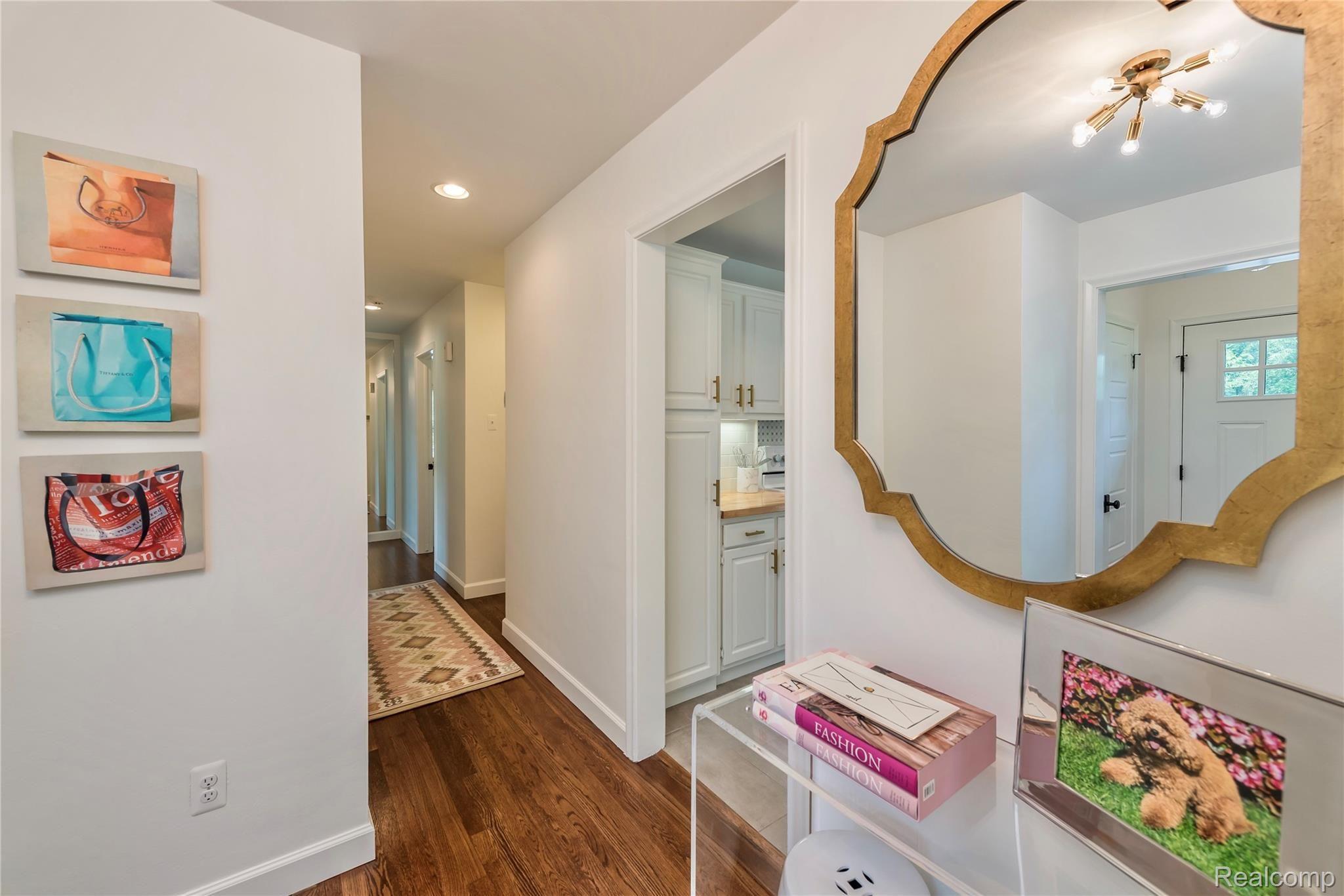 470 Lahser Road Bloomfield Hills, MI 48301 - Photo 16 of 26 Foyer View 2