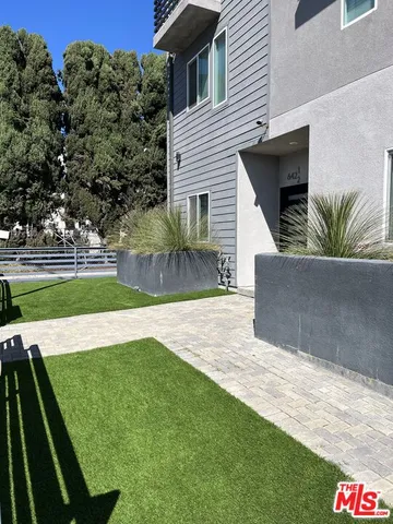 $3,688 | 644 North Manhattan Place, Unit 642, Los Angeles, CA 90004