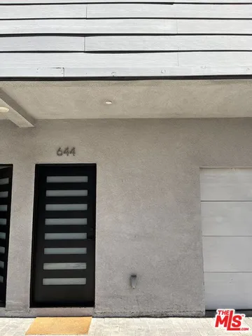 $3,688 | 644 North Manhattan Place, Unit 642, Los Angeles, CA 90004