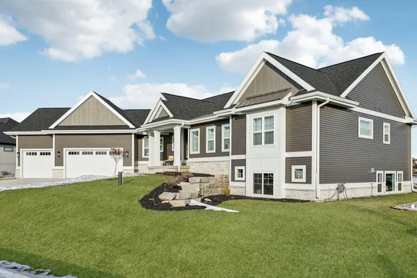 $925,000 | 6682 Morning Dew Lane, Windsor, WI 53590