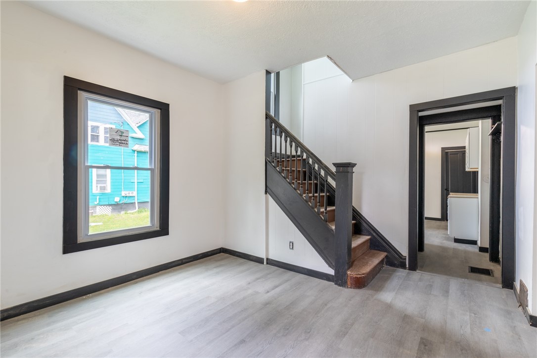 946 Ave D Rochester, NY 14621 - Photo 4 of 41