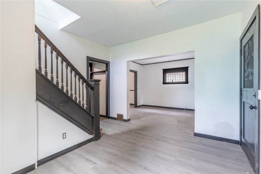 946 Ave D Rochester, NY 14621 - Photo 5 of 41