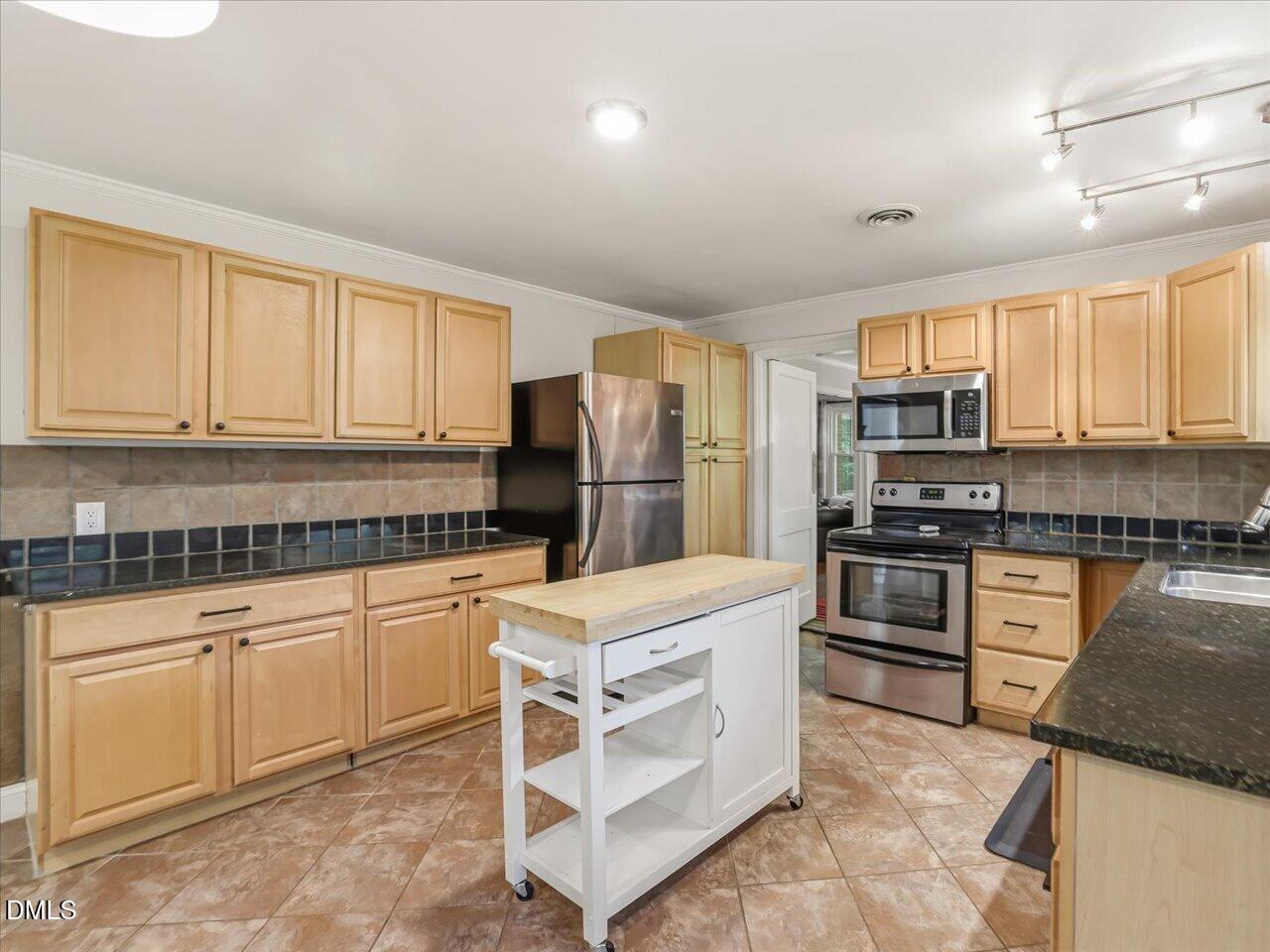 1428 Dixie Trail Raleigh, NC 27607 - Photo 31 of 82 31-Kitchen