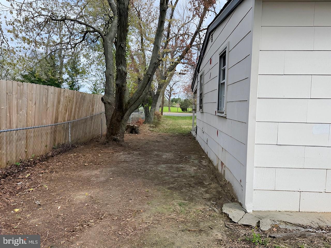 465 Berkley Road Mantua, NJ 08051 - Photo 12 of 12 a backyard of a house with lots of green space