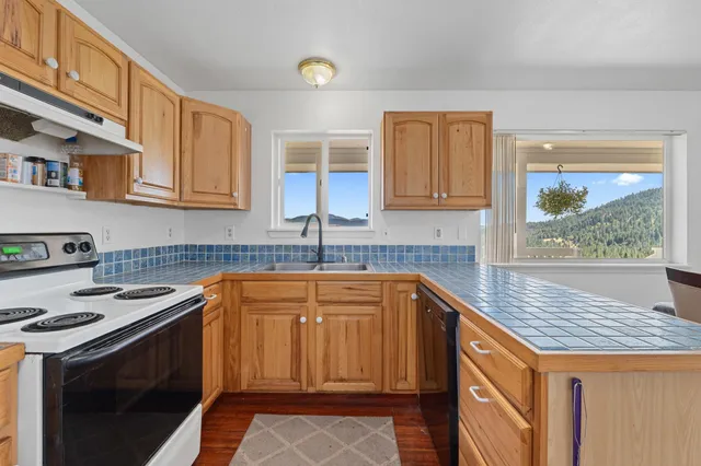 $975,000 | 26 Stray Dog Cyn Road, Inchelium, WA 99138