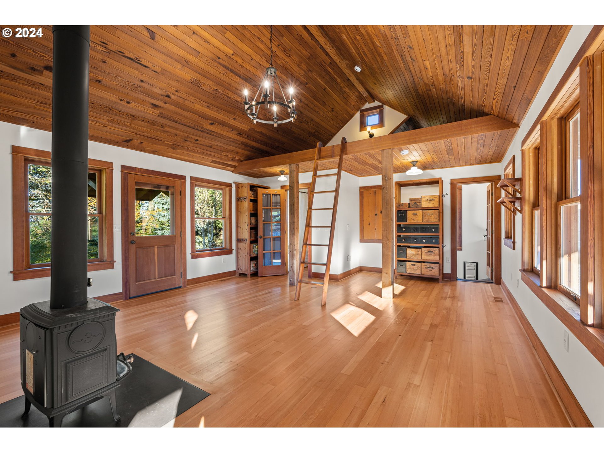 41124 East Larch Mountain Road Corbett, OR 97019 - Photo 5 of 26 Gallery Image 5