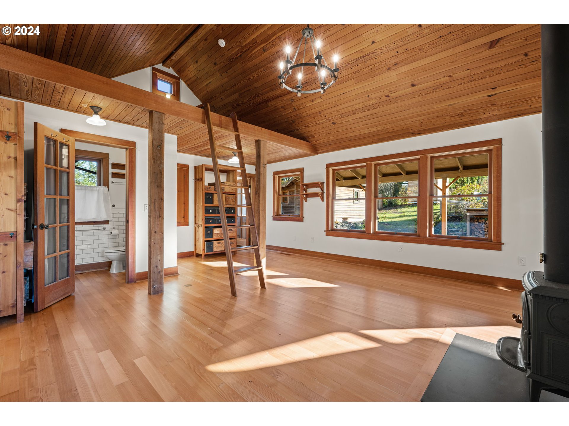 41124 East Larch Mountain Road Corbett, OR 97019 - Photo 6 of 26 Gallery Image 6