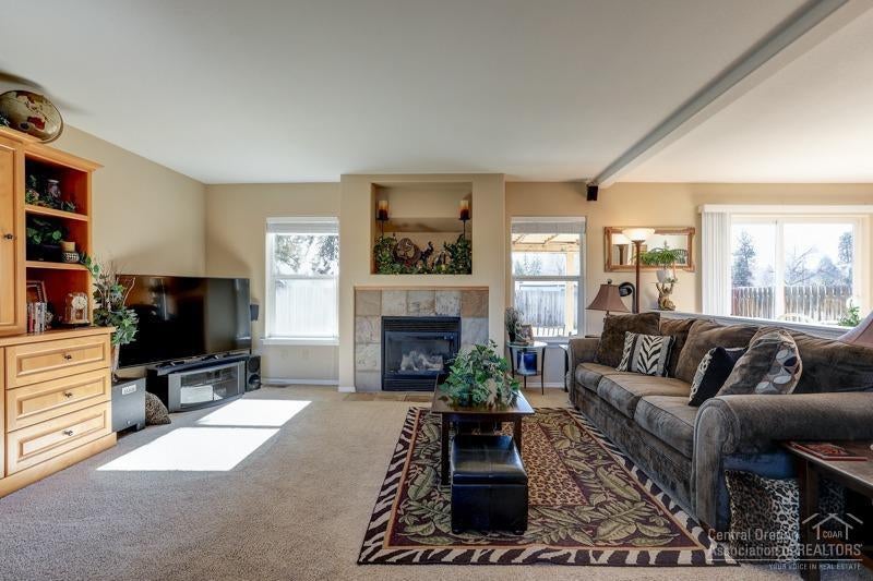 20555 Rolen Avenue Bend, OR 97702 - Photo 4 of 25 Additional Photo