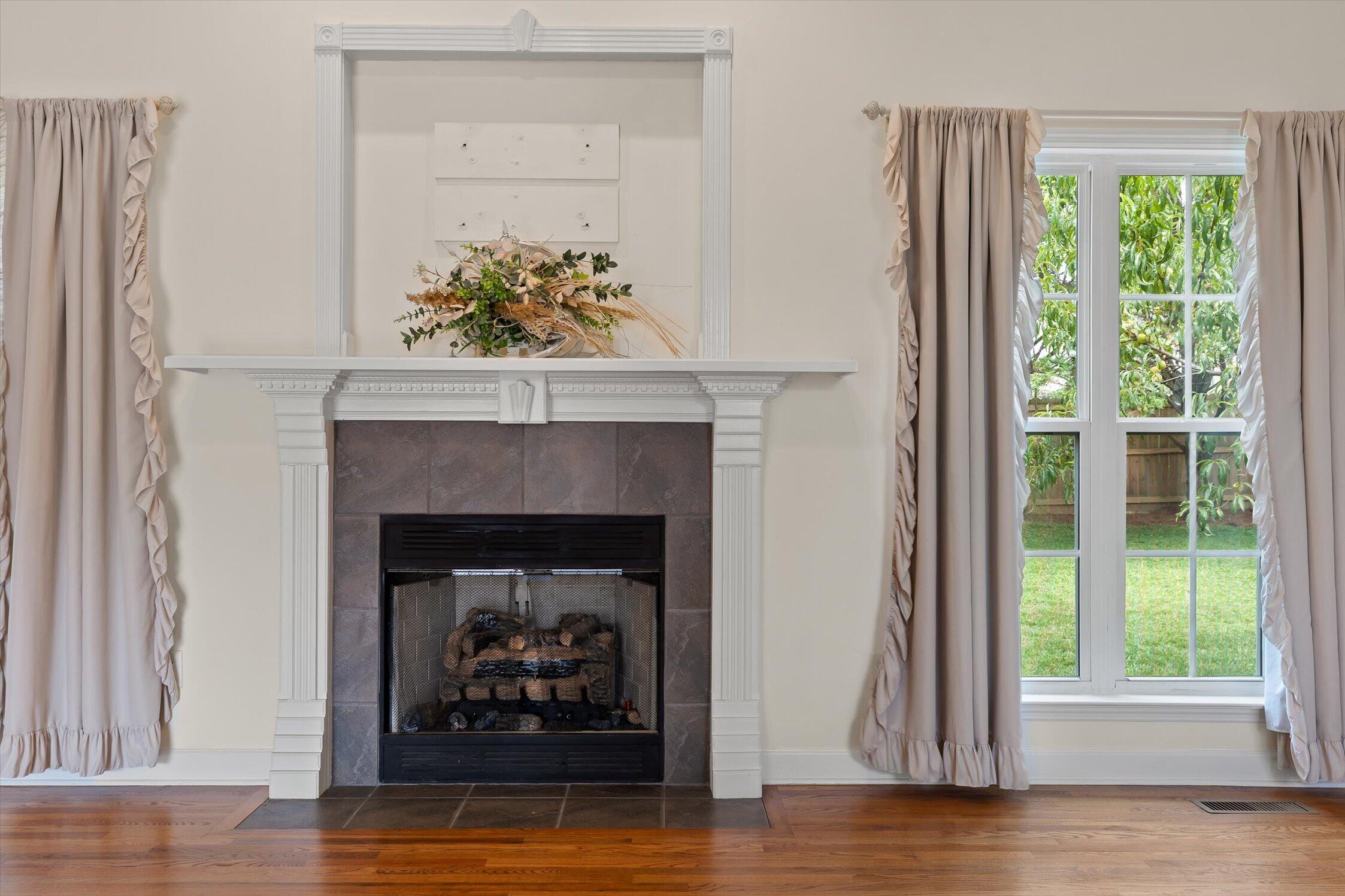 9859 Fieldcrest Drive Apison, TN 37302 - Photo 16 of 47 Living Room