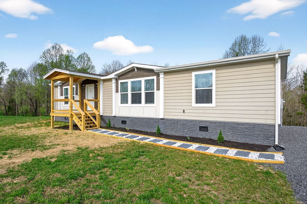 297 Martin Ridge Lane Gainesboro, TN 38562 - Photo 2 of 20