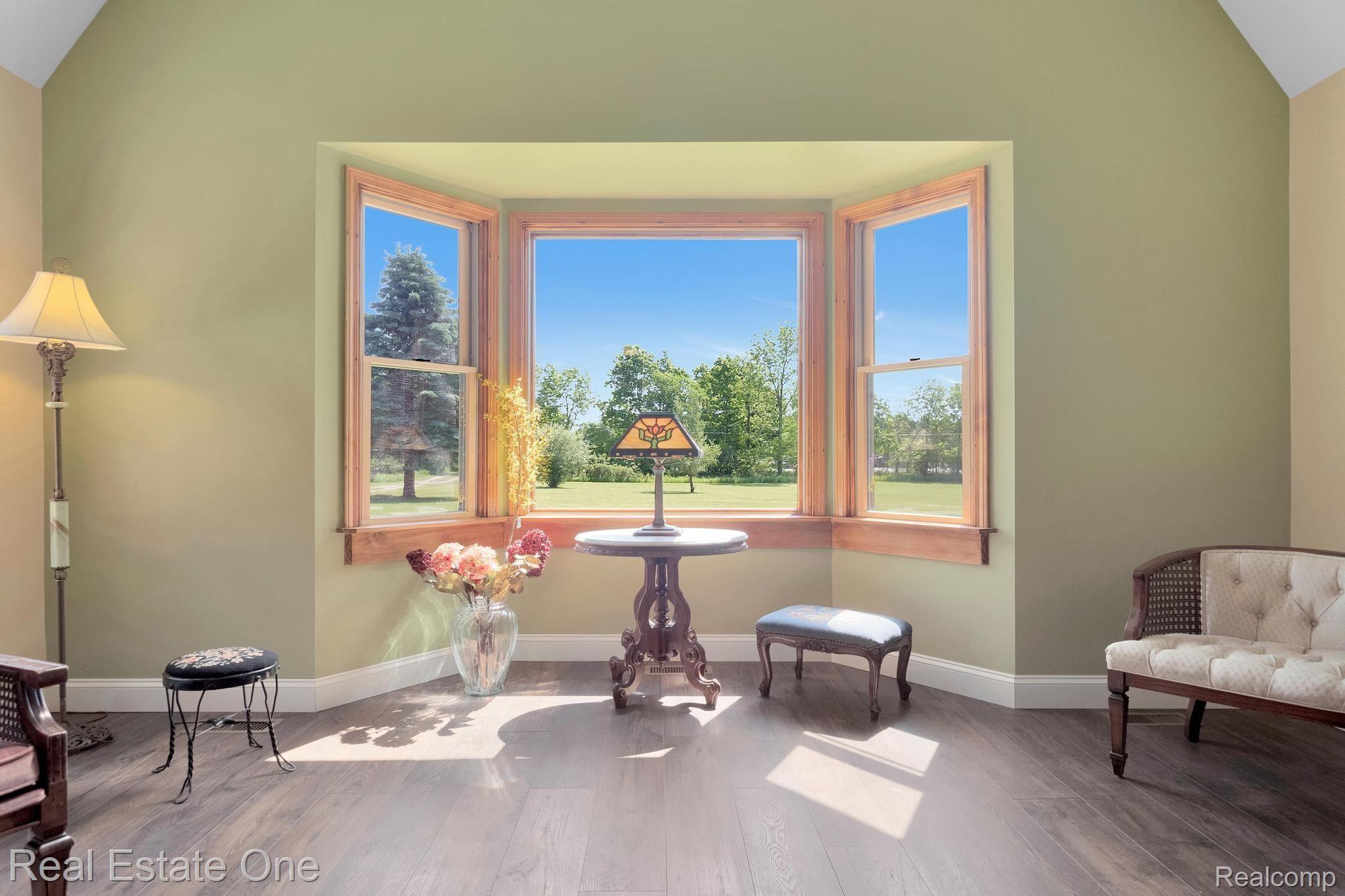 2700 Hadley Road Lapeer, MI 48446 - Photo 18 of 64 Bay window with new windows here.