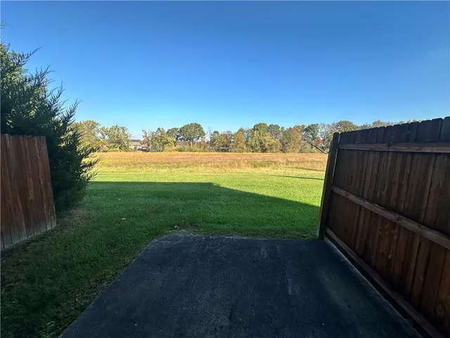 $214,999 | 5712 Northwest Plantation Lane, Lee's Summit, MO 64064