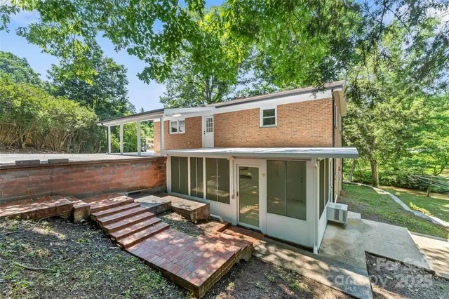 a view of a backyard with sitting area