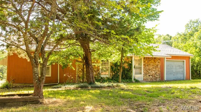 $578,400 | 38925 Stonepiler Avenue, Edwards, MO 65326