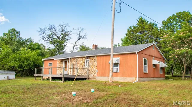 $578,400 | 38925 Stonepiler Avenue, Edwards, MO 65326