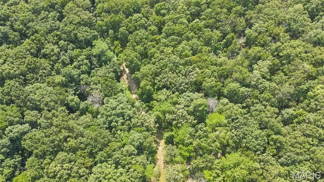 $578,400 | 38925 Stonepiler Avenue, Edwards, MO 65326