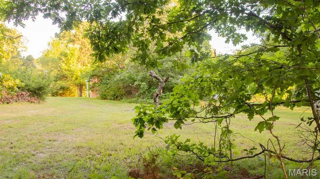 $578,400 | 38925 Stonepiler Avenue, Edwards, MO 65326