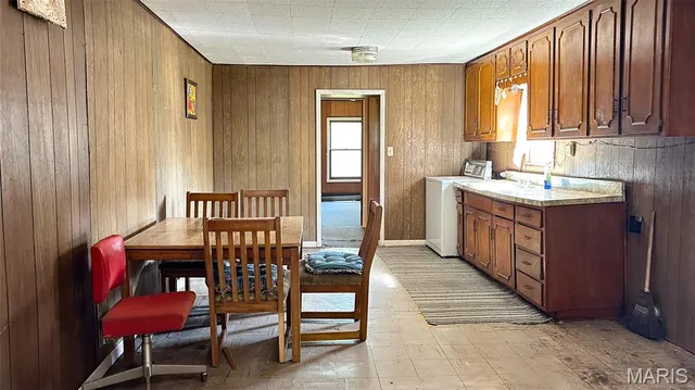 $578,400 | 38925 Stonepiler Avenue, Edwards, MO 65326