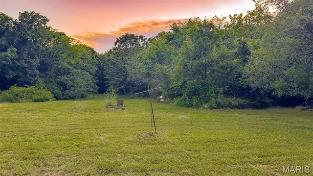 $578,400 | 38925 Stonepiler Avenue, Edwards, MO 65326