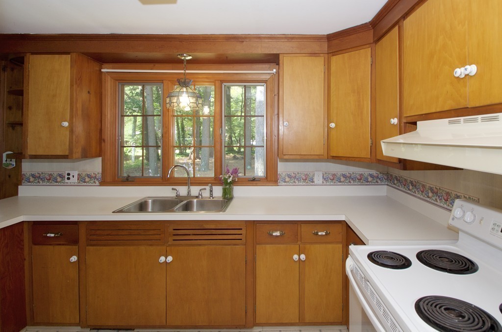 279 Lakeside Road Hanson, MA 02341 - Photo 8 of 28 Gallery Image 8