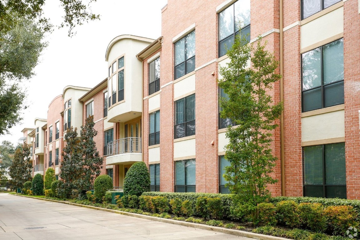 2401 South Gessner Road, Unit A Houston, TX 77063 - Photo 2 of 18