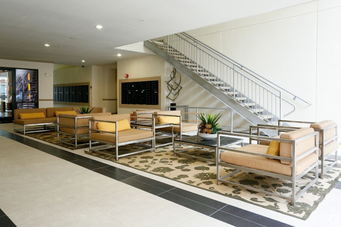 2401 South Gessner Road, Unit A Houston, TX 77063 - Photo 7 of 18