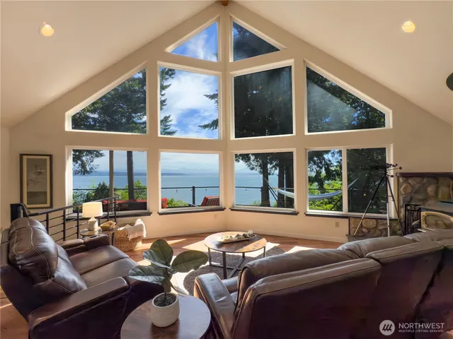 $1,095,000 | 1-X Beach Way, Hat Island, WA 98201