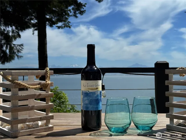 $1,095,000 | 1-X Beach Way, Hat Island, WA 98201