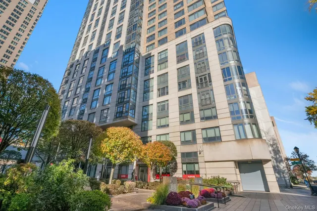$799,000 | 10 City Place, Unit 19C, White Plains, NY 10601