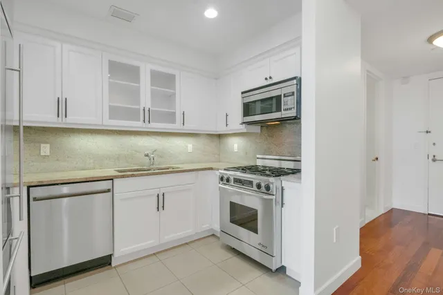 $799,000 | 10 City Place, Unit 19C, White Plains, NY 10601