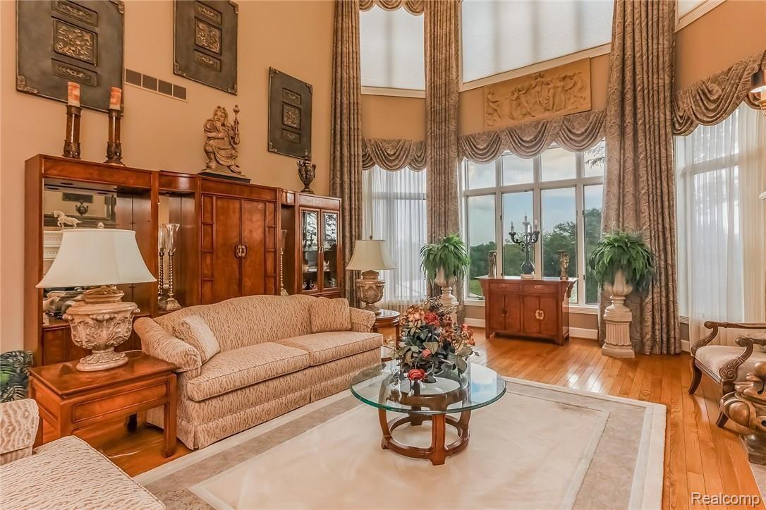4815 Sheldon Road Rochester, MI 48306 - Photo 10 of 83 013-Living_Room-3129679-medium.jpg