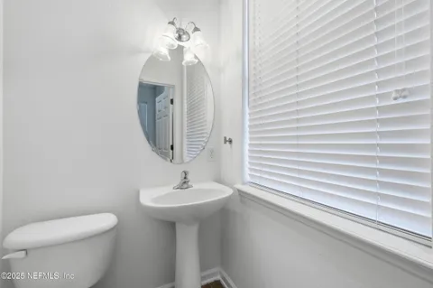 a view of a house with backyard and garden