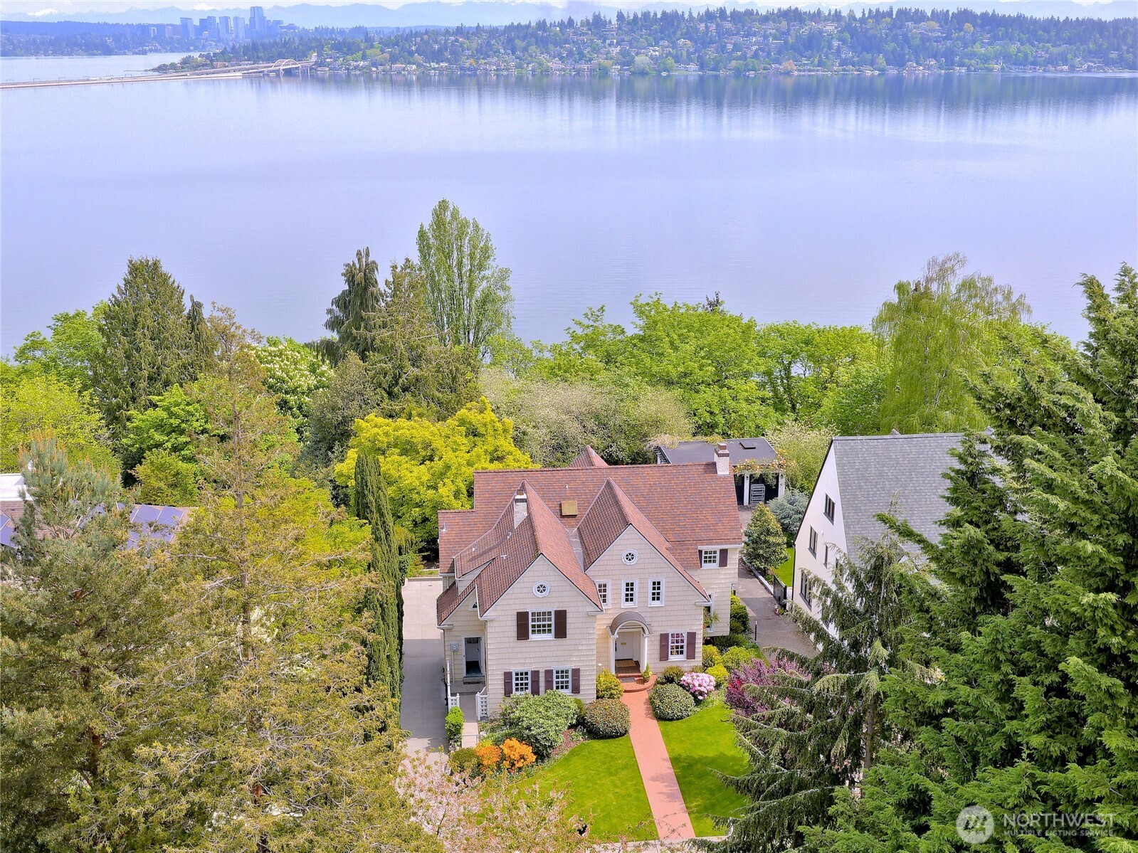 3010 Cascadia Avenue South Seattle, WA 98144 - Photo 3 of 33