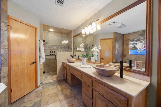 $699,990 | 1346 Amistad Drive, Round Rock, TX 78664