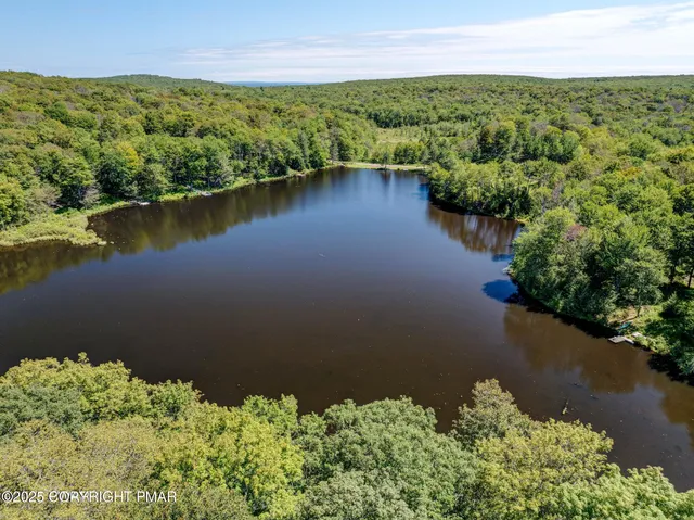 $329,000 | 155 Lakewood Drive, Canadensis, PA 18325