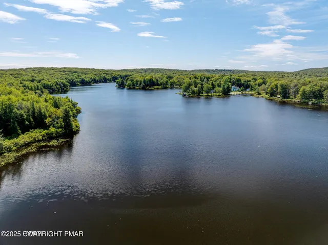 $329,000 | 155 Lakewood Drive, Canadensis, PA 18325