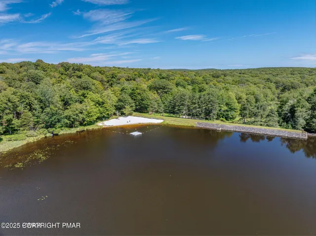 $329,000 | 155 Lakewood Drive, Canadensis, PA 18325