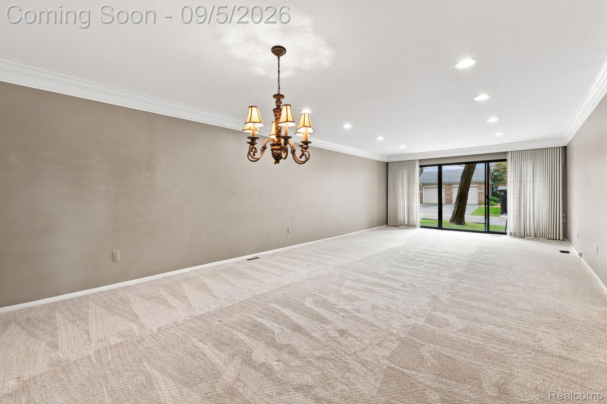 29690 Pine Ridge Circle Farmington, MI 48331 - Photo 7 of 32 7-web-or-mls-29690-pine-ridge-cir.jpg