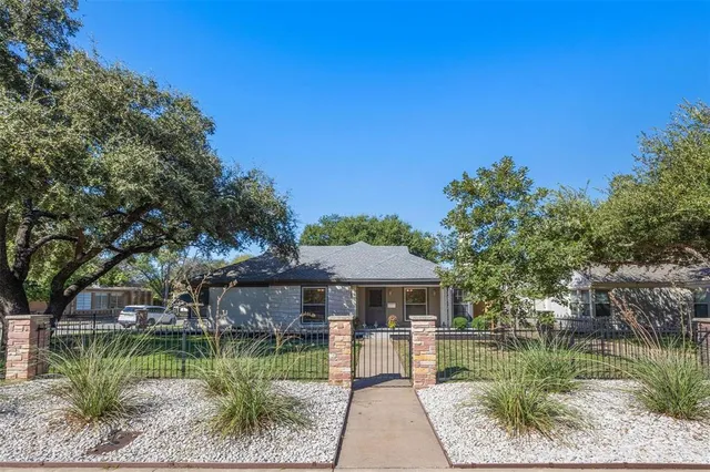 $3,300 | 3616 Harwen Terrace, Fort Worth, TX 76109