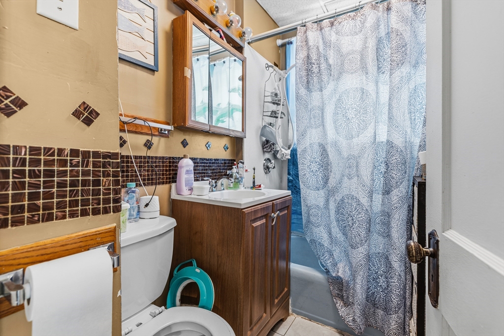 327 William Street Fall River, MA 02721 - Photo 28 of 41