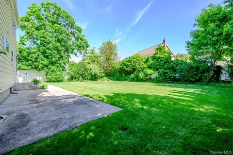 $700,000 | 105 North Queens Avenue, Massapequa, NY 11758