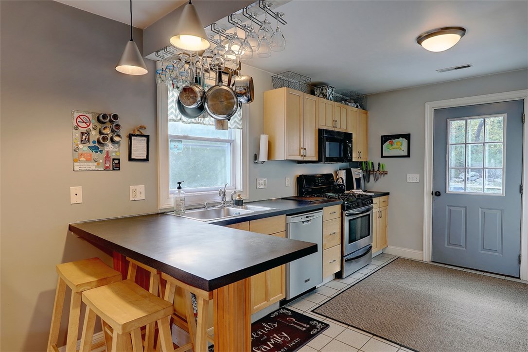 202 Middlebridge Road South Kingstown, RI 02879 - Photo 21 of 34