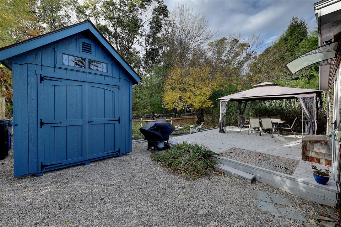 202 Middlebridge Road South Kingstown, RI 02879 - Photo 7 of 34
