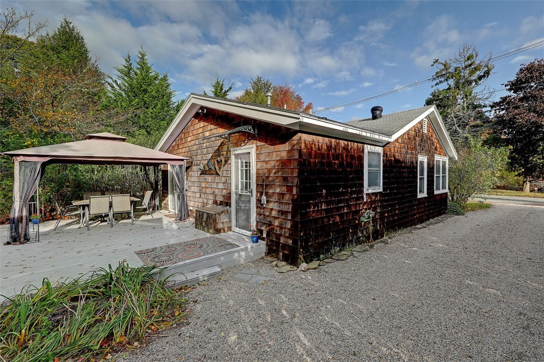 202 Middlebridge Road South Kingstown, RI 02879 - Photo 8 of 34