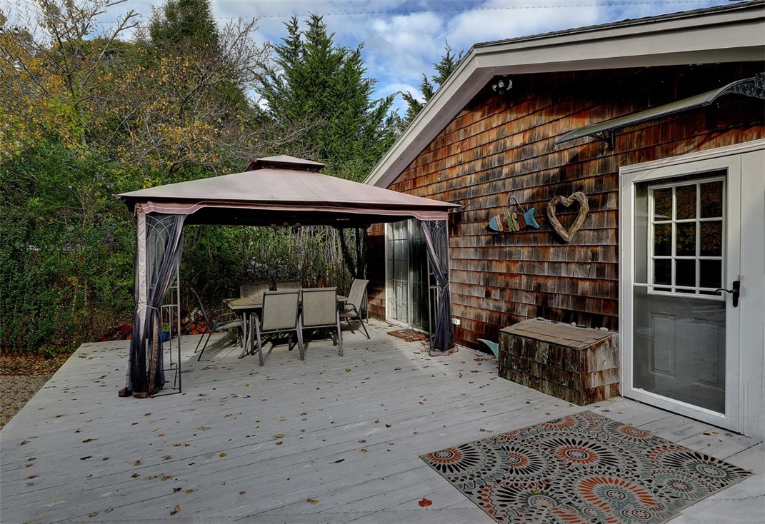202 Middlebridge Road South Kingstown, RI 02879 - Photo 9 of 34