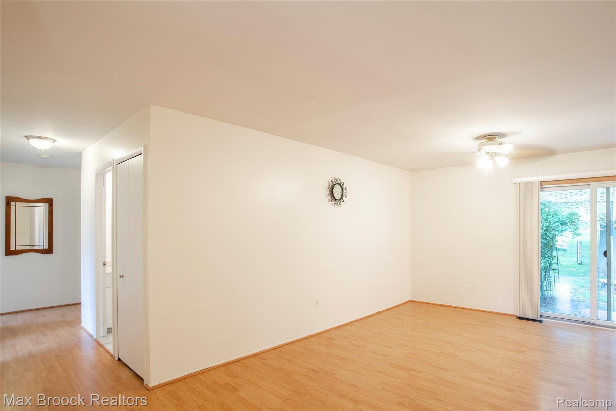 22633 Shadowpine Way Novi, MI 48375 - Photo 13 of 35 Enter into open living room